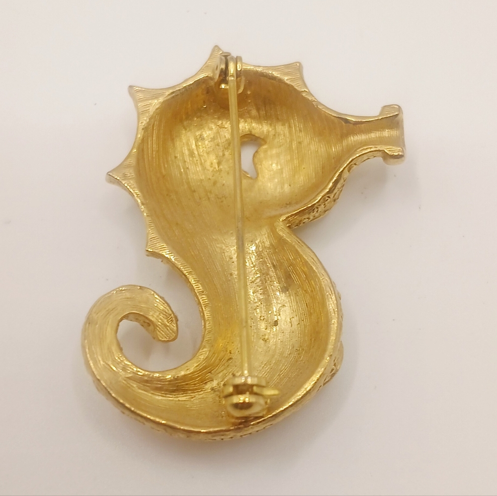 Unsigned Gold Tone Seahorse Brooch 1.5" - Picture 6 of 6